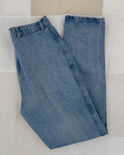 Vintage high rise retro mom jean. Women's size 4 to 6.